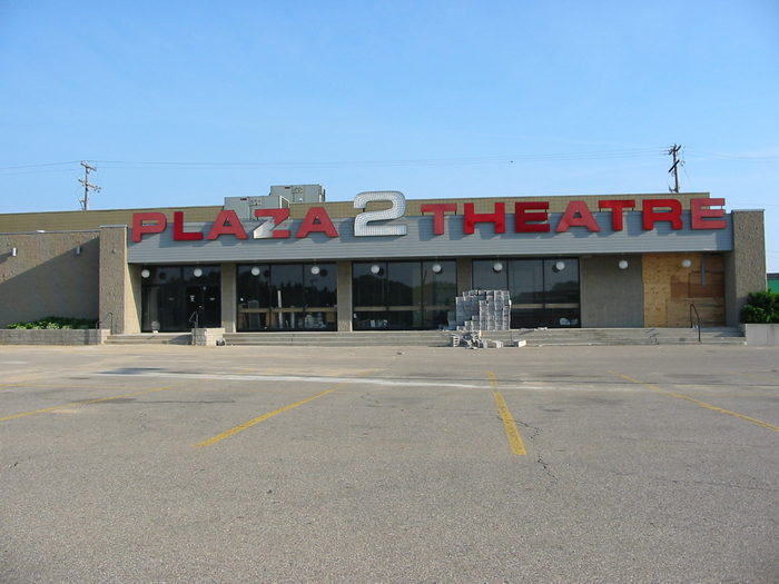 Plaza 2 Theatre - May 2002 Photo